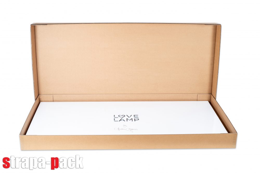 Speciális kartondoboz csomagolás a Love Lamp számára.